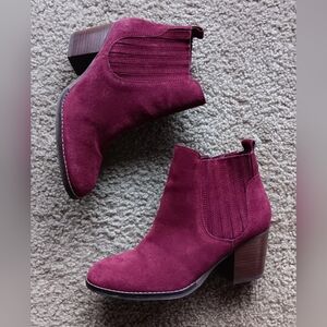 Crown Vintage Western Suede Booties 8.5 Ladies Burgundy ankle boots